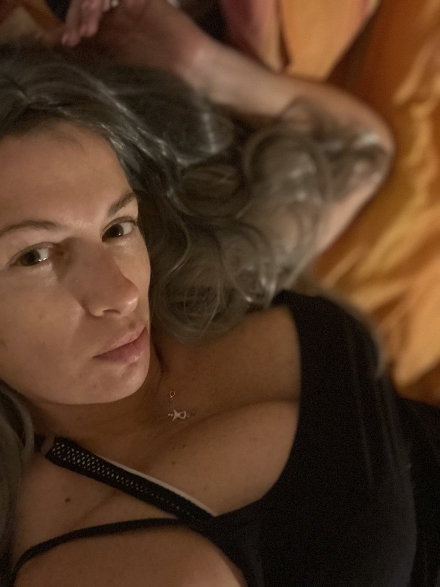 Alisia8188's tweet photo. Goodnight world.... 
#esseresexysempre #goodnight #tired #stanchezzaneabbiamo #schienadolorante #sentirsibellaconpoco https://t.co/NVa7TjeO7z