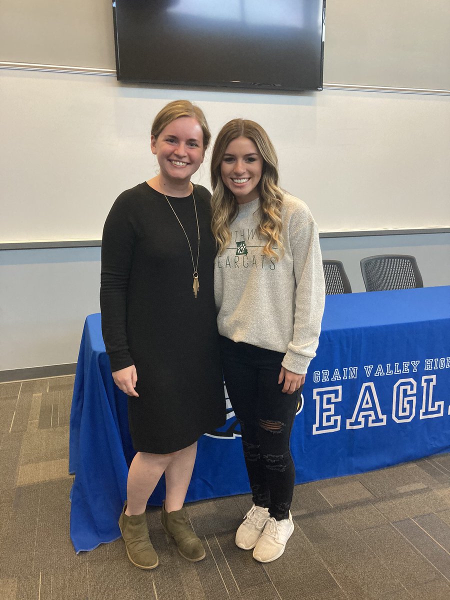 The Reading Librarian (@thereadlib) on Twitter photo So proud of you <a href="/reeservi1/">✯ reese servi ✯</a>! Congratulations on your signing! They’re lucky to have you. 🥰🥳#gveagles So proud of you <a href="/reeservi1/">✯ reese servi ✯</a>! Congratulations on your signing! They’re lucky to have you. 🥰🥳#gveagles