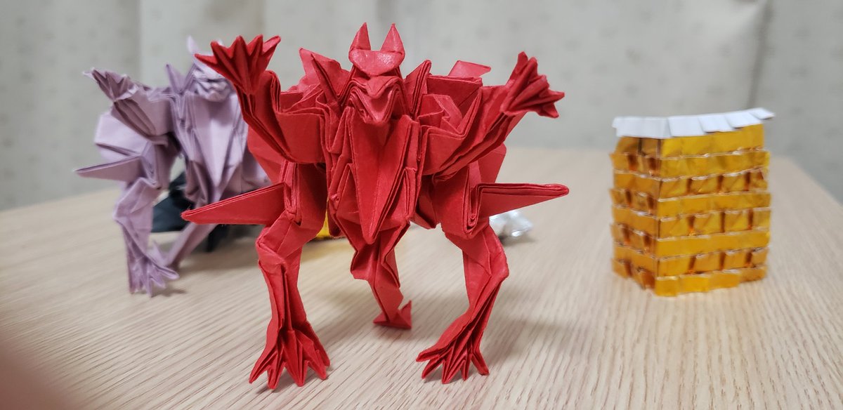 2dSaka's tweet photo. 「悪魔リメイク2021」また赤和紙で折り直しました。
#折り紙悪魔 https://t.co/sQFHRwtbl7