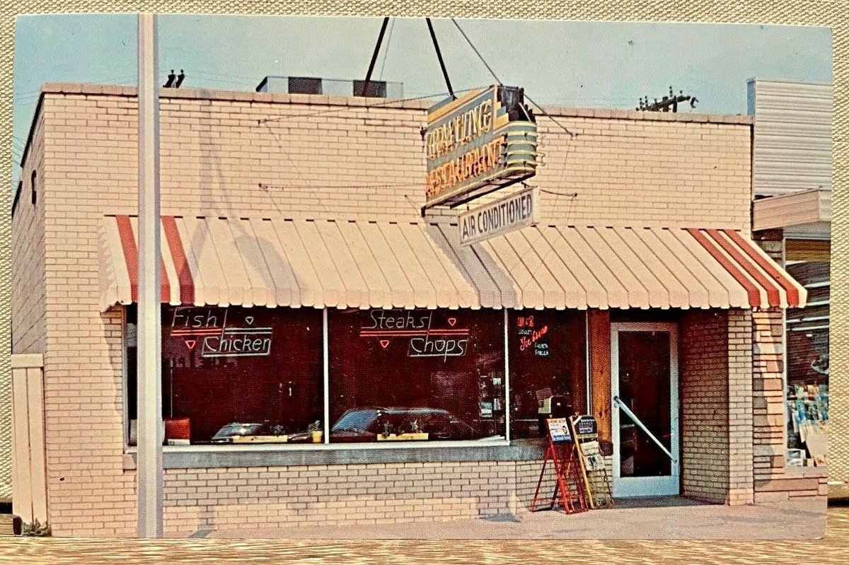 MichiganHist's tweet photo. Grayling Restaurant in Grayling - ca. 1950s-60s (ebay)
#GraylingMI https://t.co/RTInBc70LY