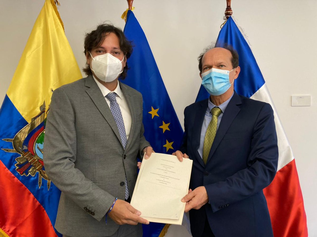 ¡Importante noticia para #Galápagos!
En el marco del programa @EUROCLIMA_UE_AL se realizó la firma del convenio para implementar 3 Living Labs que permitirá la formulación de estándares, un marco regulatorio y la transferencia de conocimientos en materia de Eficiencia Energética.