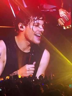 urmomrry28's tweet photo. Been this way forever, you're not the only one

I vote #Louies for #BestFanArmy at the #iHeartAwards https://t.co/1I579LUwyX