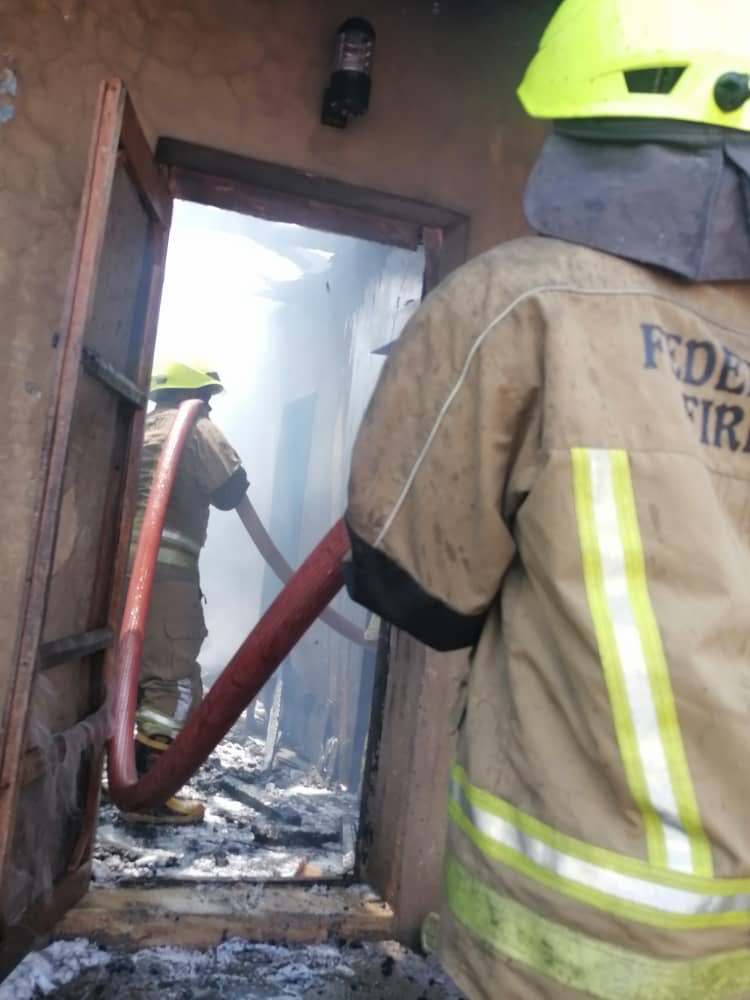 Fedfireoyo's tweet photo. Our men responded to a fire incident  at 11:17 Hrs today 19th May 2021 at 5, Irewole Street Muslim Eleruku, Ibadan, Oyo State. The fire incident which involved a six room bungalow has been extinguished. No casualty nor injuries sustained. Situation under control. https://t.co/y013zJgjLf