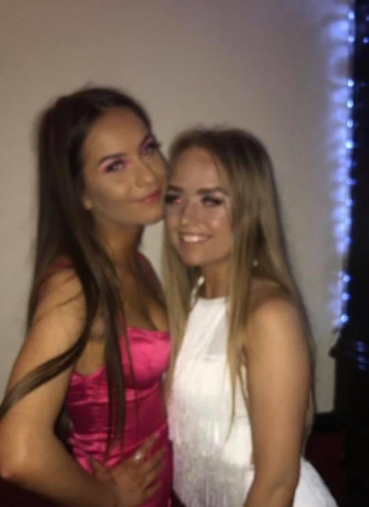 rhixnnonn's tweet photo. happy birthday gal💖hope you’ve had the best 18th! miss you Xxx https://t.co/GHhs0IhEes