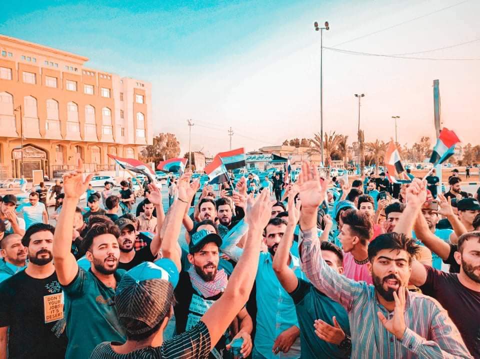 trend_althuraa's tweet photo. مسيرة كبيره في محافظه النجف  حيث طالب المتظاهرون بمحاسبة قتله الشهيد ايهاب الوزني ويعلنون تضامنهم مع حملة #من_قتلني وموعد 25 ايار المقبل 
#كن_مع_الثورة 
#مليونية_تشرينية https://t.co/y1K0Yxfjb9