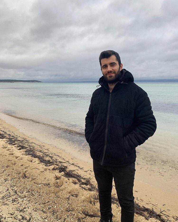 Kuzenime yapılan bu saldırı 7 kişi tarafından oldu. Ancak sadece 1 kişi tutuklandı. Videoda da bariz acık oldugu halde diğerleri salıverildi. #mertcankayaicinadalet