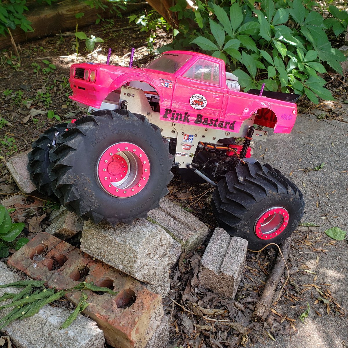 The3Daddict's tweet photo. The Pink Bastard my super mod Clodbuster, the axles and wheels are the only original parts, lol barely still a clod.
#rccars #rchobbies #rcoffroad #rctrucks #rcmonstertruck #tamiyaclodbuster #clodbuster #oldschoolrc #vintagerccollection #vintagerc #tamiyausa #rcaddict #rclife https://t.co/5v6wTpCSzY