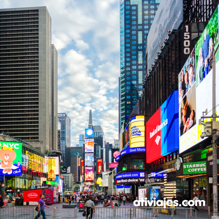 ativiajes's tweet photo. Nueva York.
La ciudad de los rascacielos, ofrece un ambiente y un estilo de vida único. Presenta tanta variedad de actividades a realizar que no alcanzaría con una sola guía. Recorrer de un lado a otro el Puente de Brooklyn, conocer el Central Park, etc.
#atilugares https://t.co/y31A44lcic