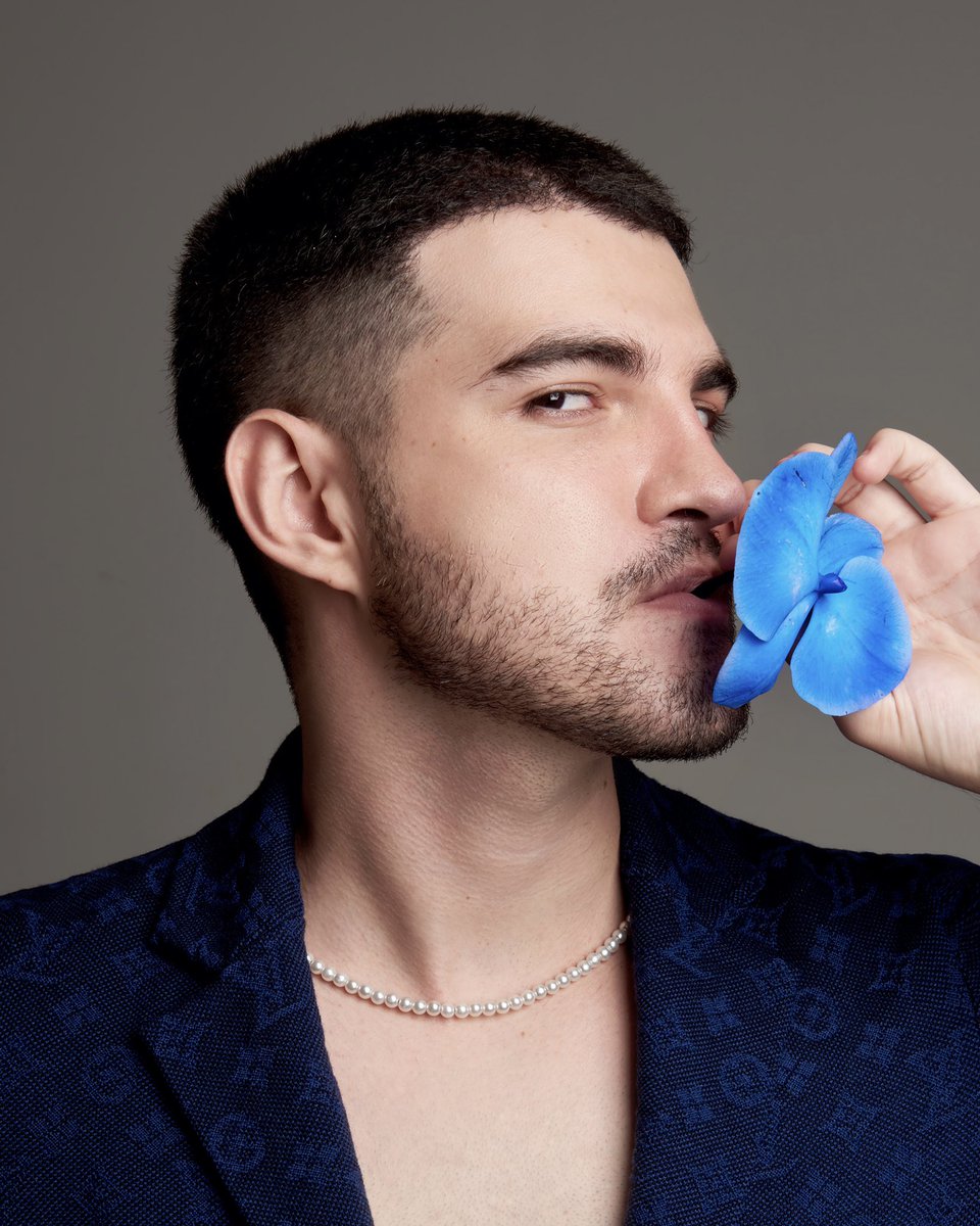 jaoromania's tweet photo. gq de abril ;) https://t.co/ULEIrX5gLv