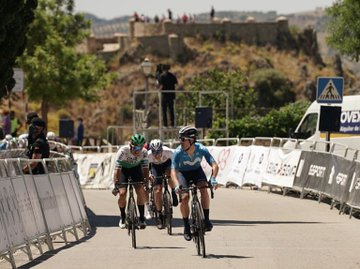 #Ciclismo | El ciclista🇻🇪 Orluis Aular (Caja Rural RGA) logró su primer podio en la temporada 2021 tras arribar en el segundo lugar de la primera etapa de la Vuelta Andalucía. #DignidadPatriotica