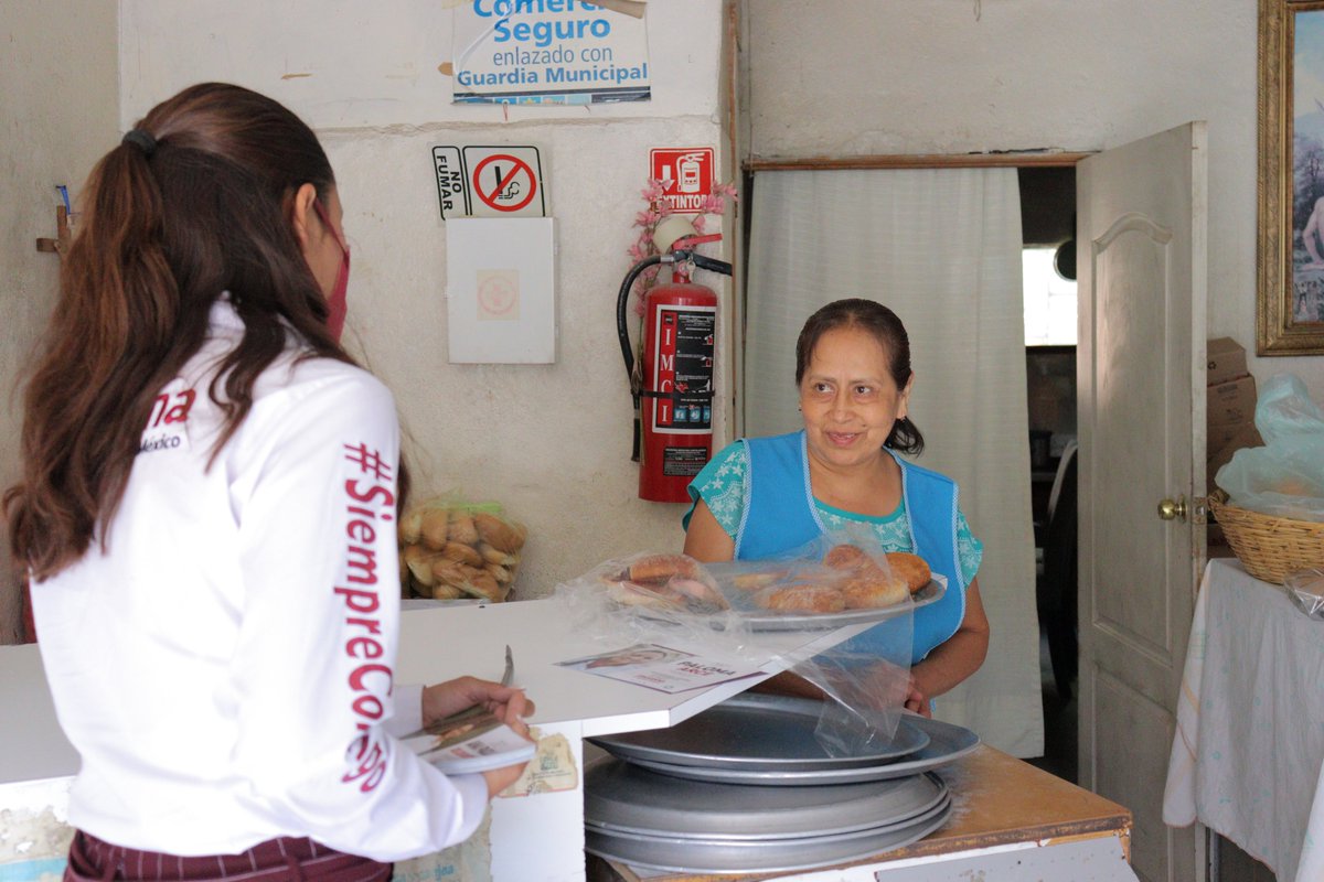 AnaPaoladelosS1's tweet photo. Seguimos recorriendo las calles del #5toDistrito local tocando puerta por puerta, platicando con todas las personas que nos reciben. No nos detendremos en nuestra tarea de presentarnos en todas las colonias e informar a la gente.
#SiempreContigo https://t.co/hTn399RMK4