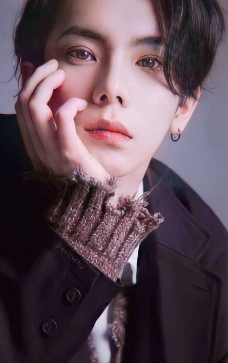 DoKyung55088347's tweet photo. @WYStarStudio I vote for @YU_YangOfficial #YangYuTeng #30MostHandsomeBLActorsofDecade no es hermoso!!!!!!!! https://t.co/5xYynD9Yyj