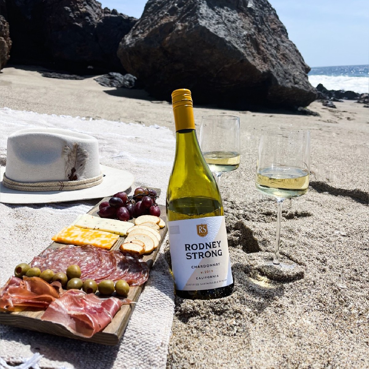 With lively notes of fresh tropical and citrusy fruit characteristics, our California #Chardonnay pairs perfectly with an afternoon of relaxation. 

Shop now: bit.ly/RSV-California…

📸: Jonta Harris