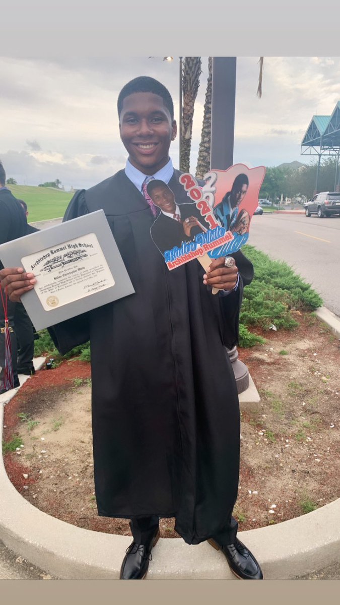 givingsomemo's tweet photo. Hey My Favorite Twitter Peeps, After an emotional week, we did it! @Kado4_  Graduated! My heart is so full! And I didn’t pass out, I did ugly cry twice! 🥴 #HeIsMyJoy https://t.co/gK28YQs7tB