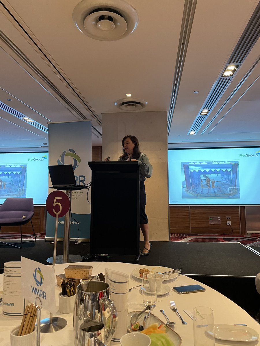 CeoWmrr's tweet photo. Listening to the most awesome @jennybarnes talk about the #3Cs #courage #confidence and #competence ❤️ https://t.co/QbWWoaIszx