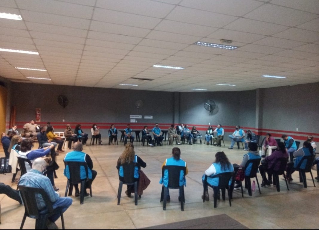 Ahora continuamos con reunión con delegados departamentales Capital. Tratando temas acerca de elecciones de delegados escolares y otros de interés de los colegas