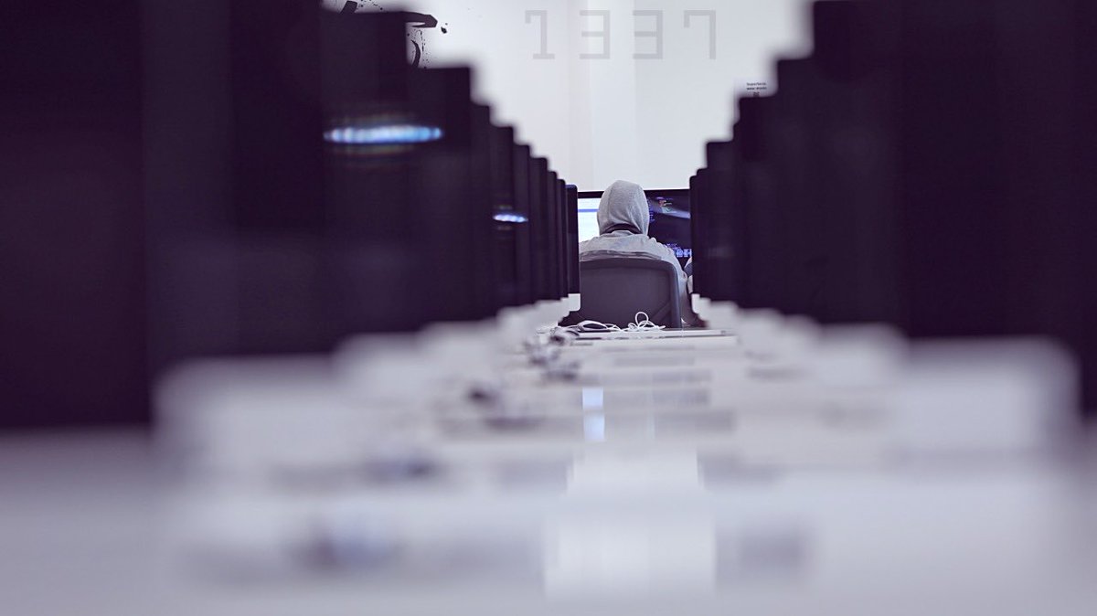 1337FIL's tweet image. « I’m not that special. I’m just anonymous. I’m just alone » Mr Robot