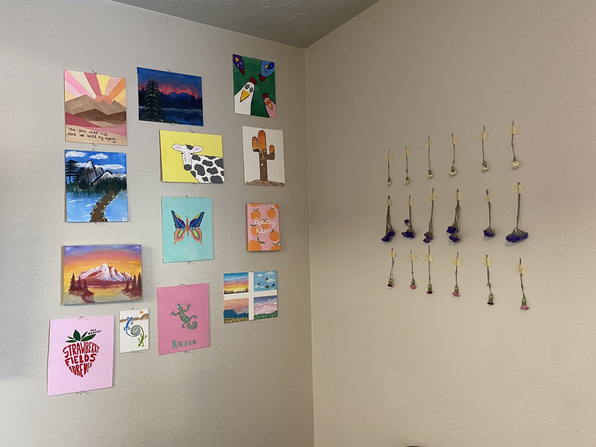 alistum2's tweet photo. My new Roomate is having people over and she asked if she could take down some time of the decorations before... someone pls validate my cute homemade decor. She’s seems cool but like they’re cute right?? https://t.co/TRzhbLmurF
