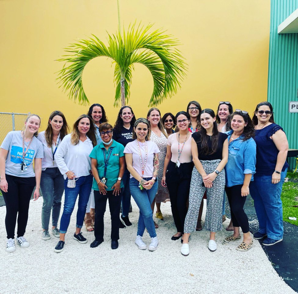 acostacastro10's tweet photo. This is a special group of ladies #ESEsquad ๐๐ https://t.co/YTACgEbGwp