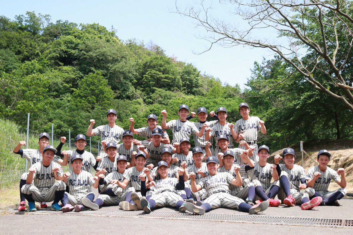 okmrnrk217's tweet photo. この日を忘れてほしくない
間違いなく、18年で1番泣いた日
今でもフラッシュバックしてきます
自分たちコロナ世代はこれから一生複雑な気持ちで甲子園を見て、後輩を応援します。
自分たちが折れることなく、繋いだから、今も高校野球ができてることを忘れないでほしい！
#命日 https://t.co/jD2JsKYryv