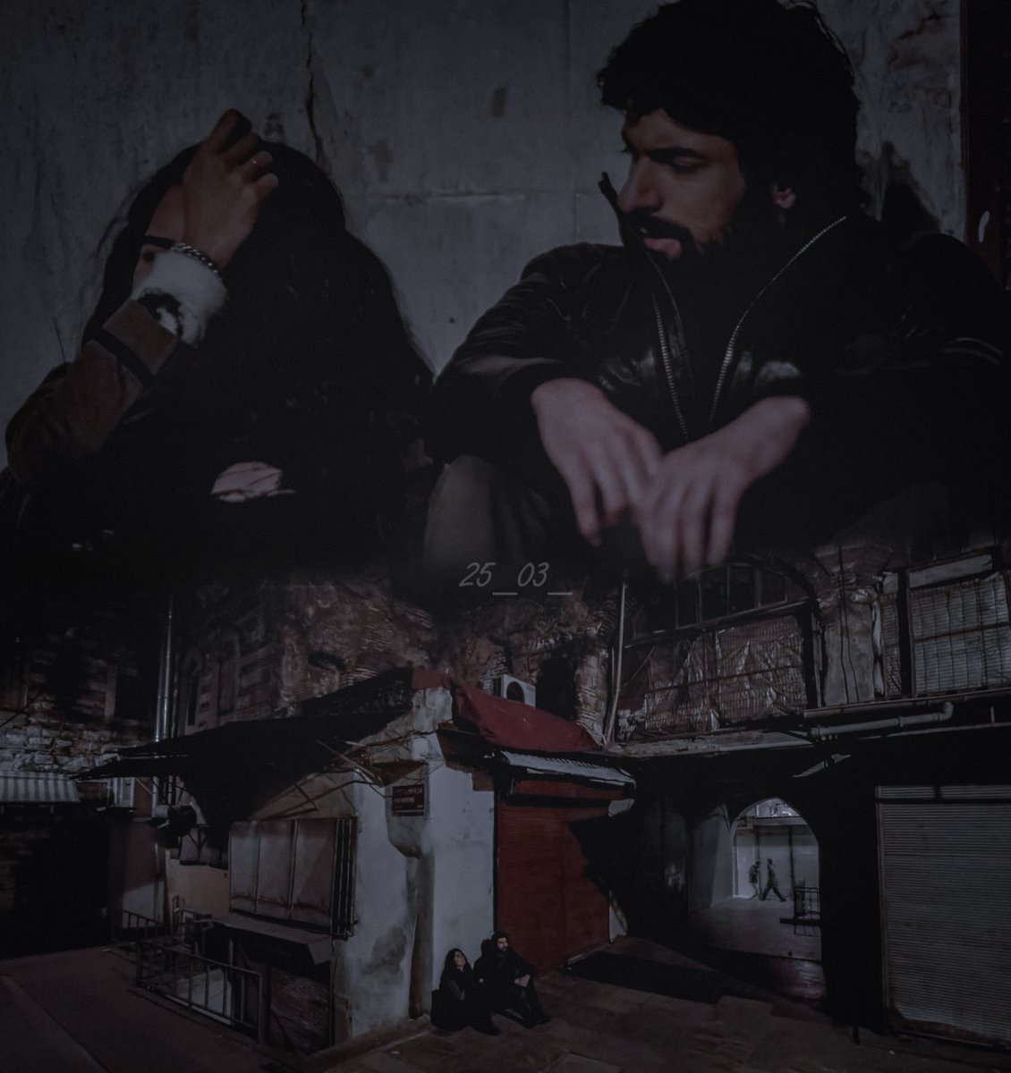 Acısını teselli edecek bir cümle bulamadığında, birlikte susmak. '🌙
¦ #EnginAkyürek ¦¦ #TubaBüyüküstün ¦
¦ #KaraParaAşk  ¦¦ #ElMer                     ¦