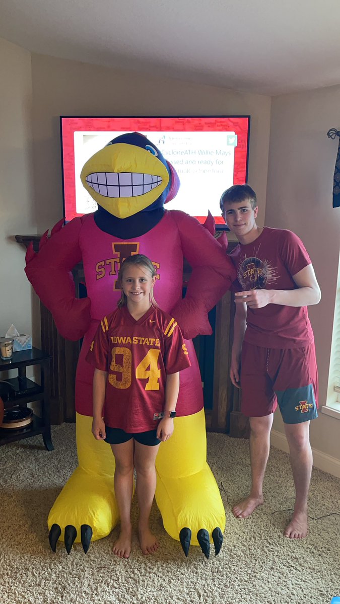 ChadSettle's tweet photo. The Setlle’s NEVER miss a tailgate! #Cyclones #VirtualCycloneTour https://t.co/uYNKaEcQDQ