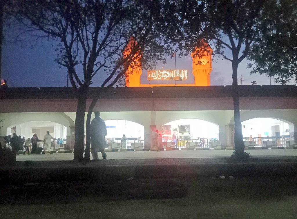 ISHTIAQ_SARWARR's tweet photo. Just Reached at @Lahore at #Lahorejunction and captured such a awesome scenes of #Morning. 
#GoodMorning
#Lahore
#Pakistan https://t.co/nzPLWl3WdN