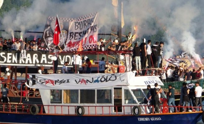 cArsi_vAngolu's tweet photo. Van Gölü’nün asi Kartalları çArşı vAngölü donanması gururla sunar 
Burası BEŞİKTAŞ 🦅
#beşiktaş #van #vangölü #çarşı #vangölü https://t.co/tw6uCkKNwA