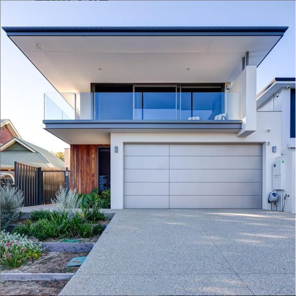 SteelLineGroup's tweet photo. Be inspired by our Custom Collection Garage Doors - Stylish, Safe and Durable. 
> Face Fixed Aluminium Composite Panel in Metallic Silver. 

🏡Built by @NulookHomes 
📷Photography by @babett_fekete https://t.co/FtRALMgAou