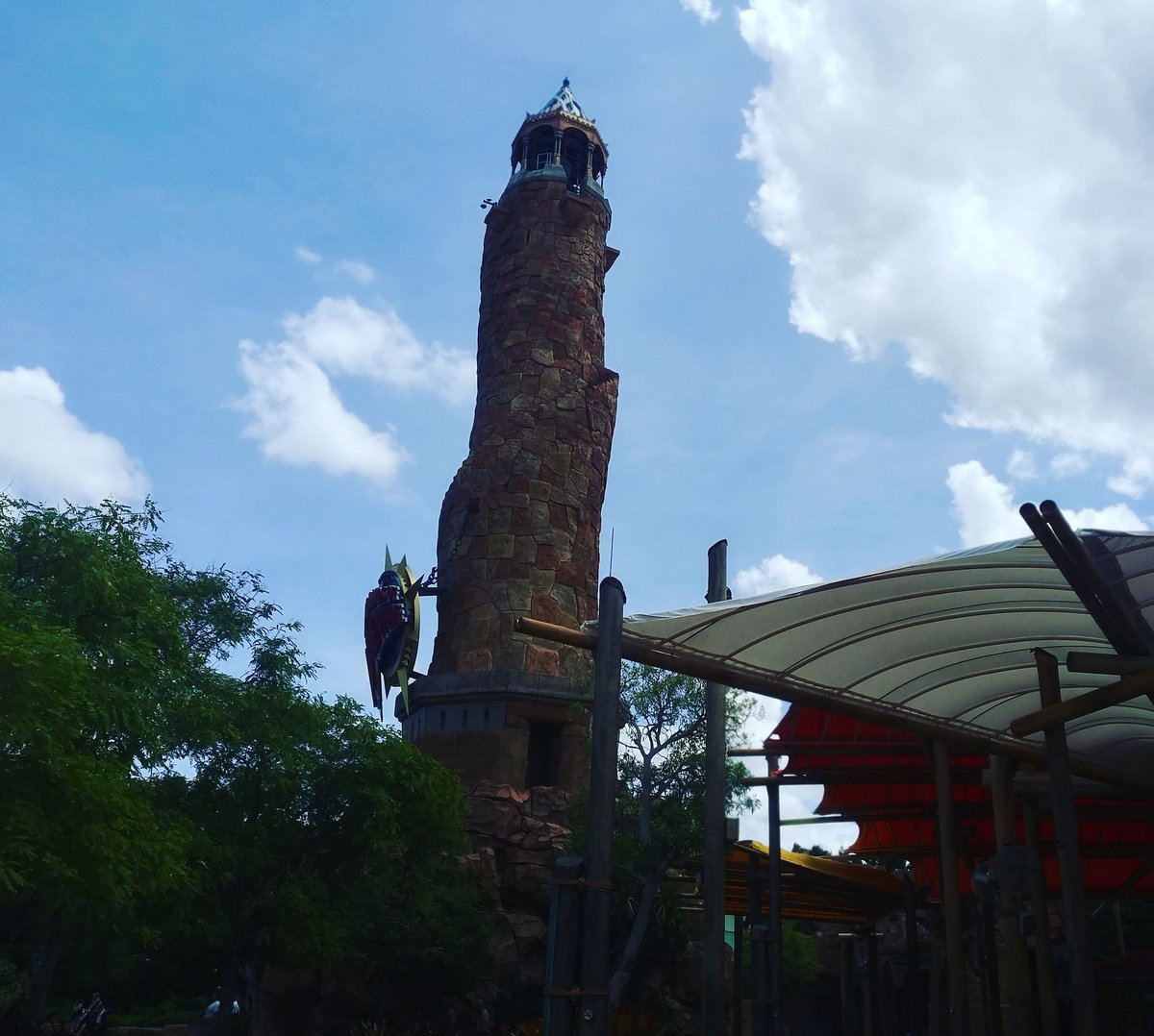 GeeksReal's tweet photo. Adventures started today in Florida! We hit up Universal Studios Orlando and picked up our #UOAP new video coming soon! #UniversalOrlando #HarryPotter #2realgeeks #youtube #subsceibe https://t.co/KeVBkIC6IG