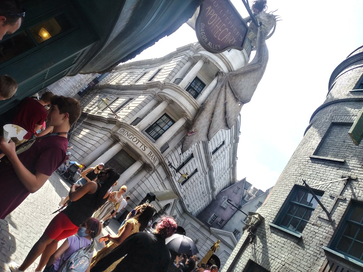 GeeksReal's tweet photo. Adventures started today in Florida! We hit up Universal Studios Orlando and picked up our #UOAP new video coming soon! #UniversalOrlando #HarryPotter #2realgeeks #youtube #subsceibe https://t.co/KeVBkIC6IG
