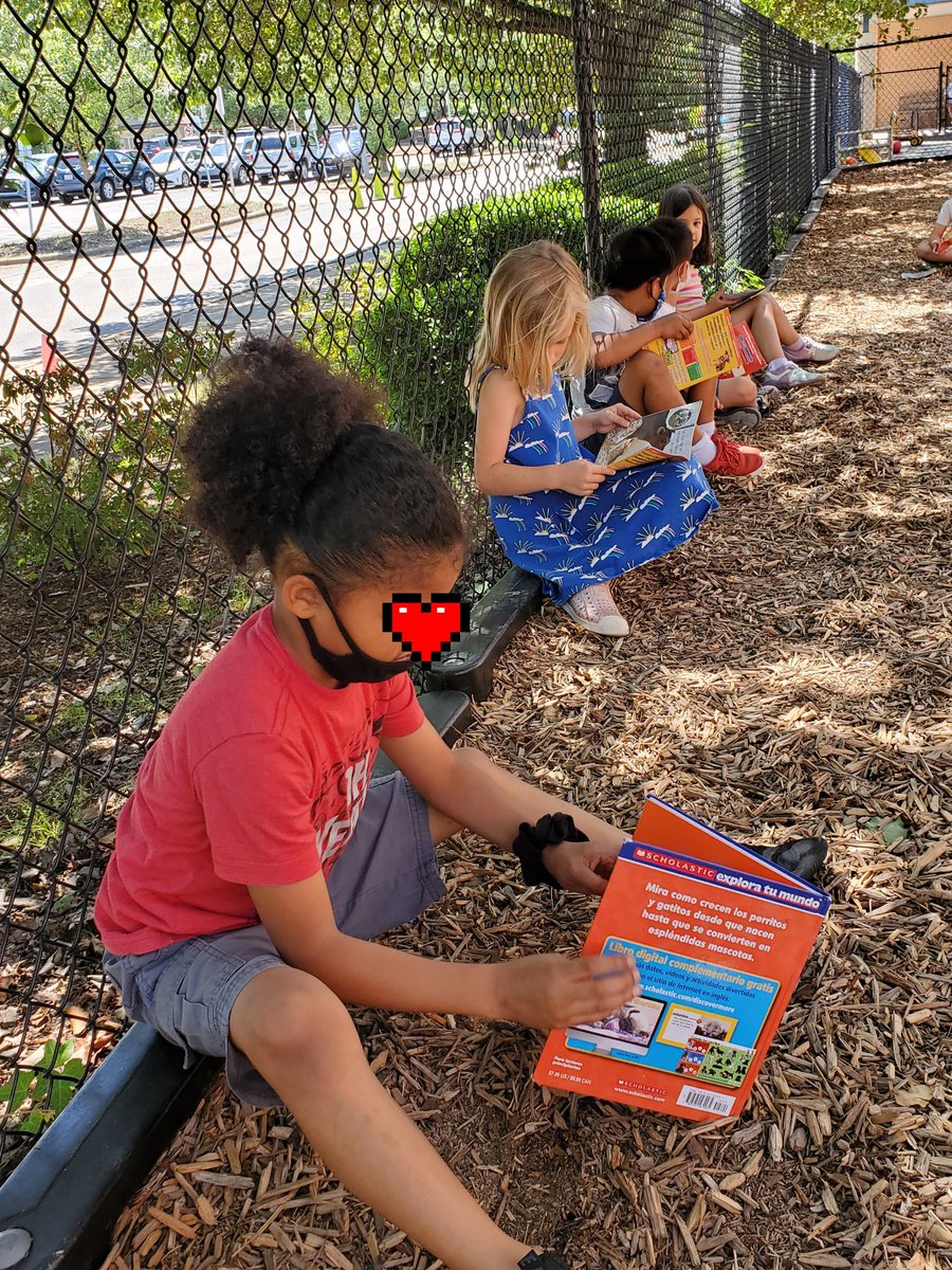 ovalle_tete's tweet photo. Spring reading
#lovelyweather
#spanishimmersion
#megustaleer
#havingfunwelearn
#kidsbrain
@JeffreysGroveES @ParticipateLrng https://t.co/LB4ZHxczzy
