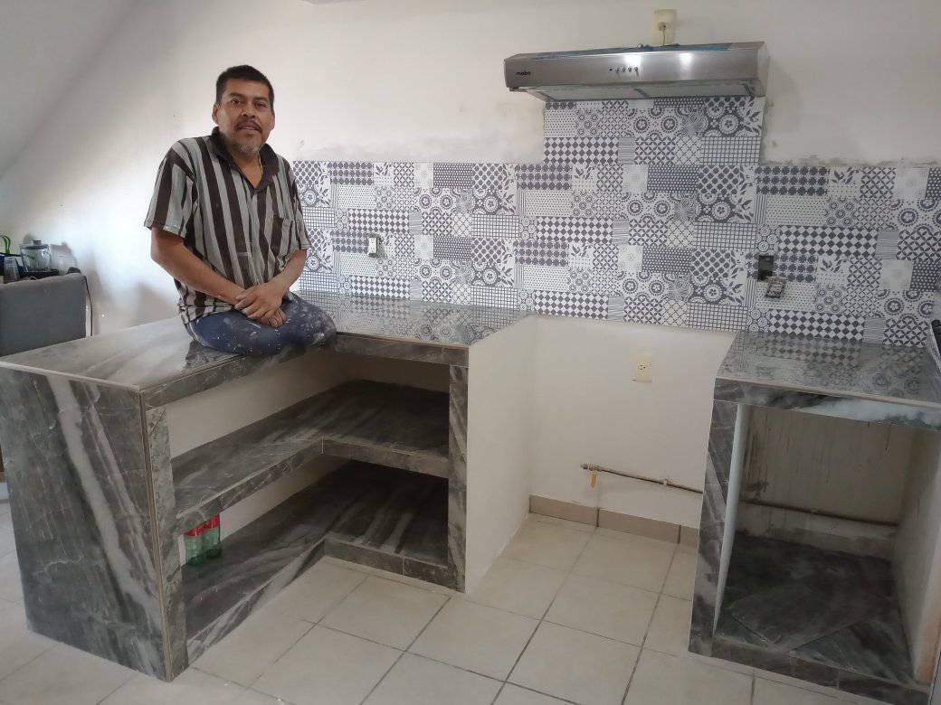 Felipe Doroteo Marín es de Guadalajara y un ejemplo de esfuerzo. No tiene piernas, pero no ha sido un límite: nunca deja de trabajar para salir adelante. 

Puedes contactarlo en su número 3325222927 o en su Facebook cutt.ly/Jb23zfr