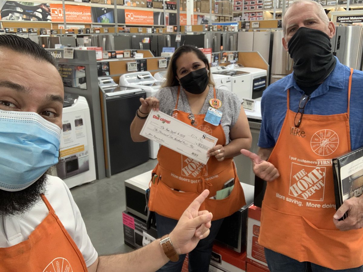 Rene_HDISM_LASo's tweet photo. $$ Chaaaaa-ching $$ DC Mike &amp; I made a quick pit stop at the Compton Store and celebrate the Home Organization Sale we just made! Lee the leads coming @IsabelIbanez8 #HDIS #WinInLeads @thdTimPacC @PaulKellyTHD @OrmondLsormond @George_D_THD https://t.co/In2sbqfAiY