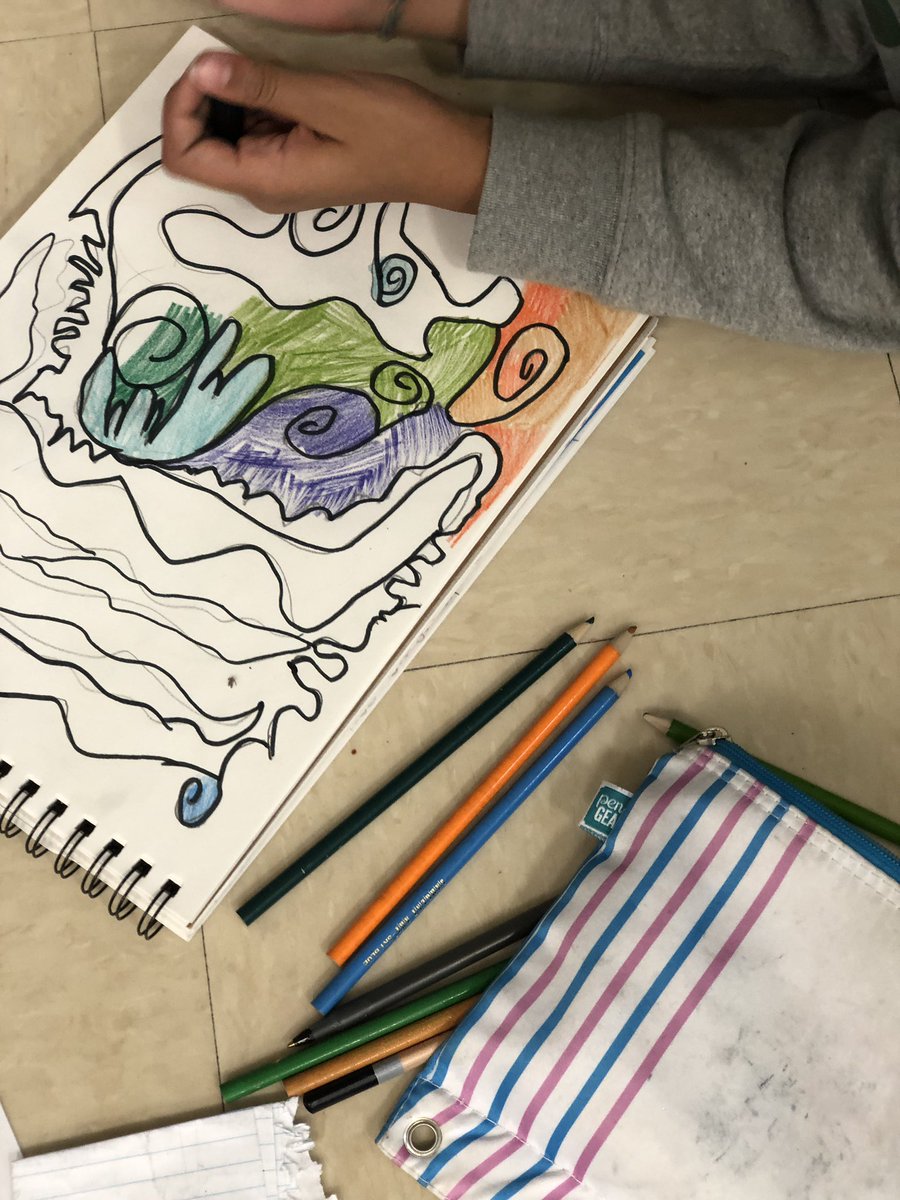 ArtEthridge's tweet photo. Continuous line drawings to Imaginarium music composition w/all pre-k-5th grade littles was awesome. I was truly amazed and humbled by the experience #underthesce #elementaryartlisd @creativeSCE #advocate forkids #mindfulkids #art #HumpDayHappiness #lef https://t.co/CgOOCEaicS