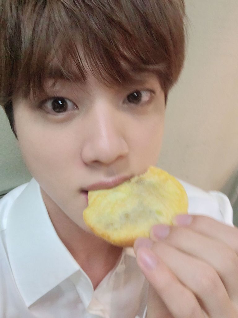 BTS_twrt's tweet photo. 🧈🧈 https://t.co/CI0xPzoGYH