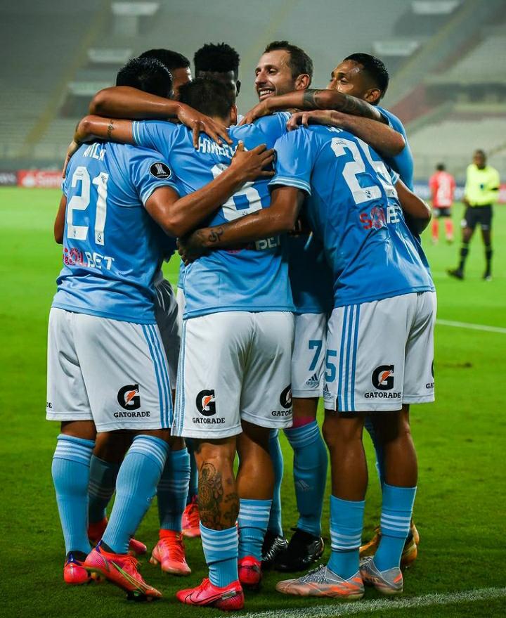 SacaMedio's tweet photo. #Rentistas cayo 2 a 0 ante #SportingCristal.
El bicho colorado ya no depende de si mismo para estar pasar a octavos de la #CopaLibertadores ni para pasar a la #Sudamericana.
Fue un partido parejo aunque el equipo peruano estuvo mejor a la hora de definir. https://t.co/6S3r1JBzht