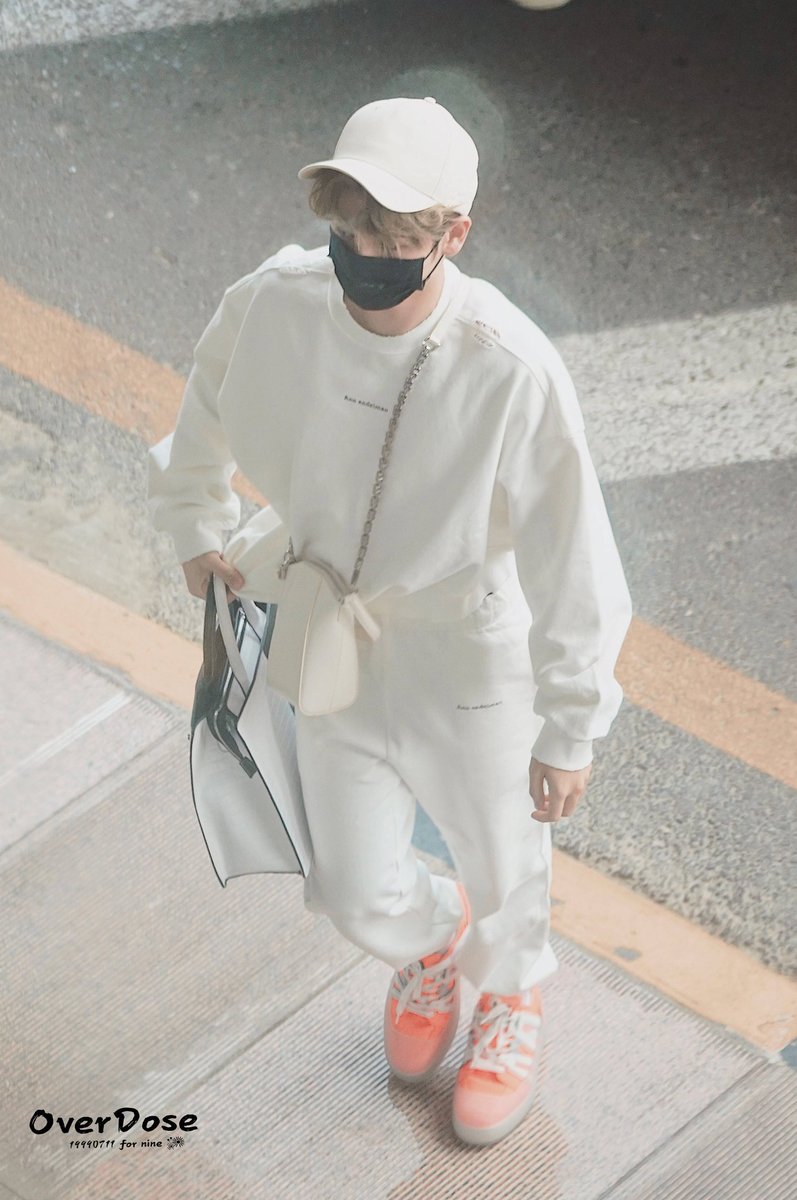 INTO1_NINE's tweet photo. [20210520]

Departure from Beijing 🛫

#INTONine #INTO1高卿尘 #INTO1
#INTO1Gaoqingshen #Nine高卿尘 
#nineshappiness #AlittleNine
#Nine #高卿尘 https://t.co/pOC2zdeK3U