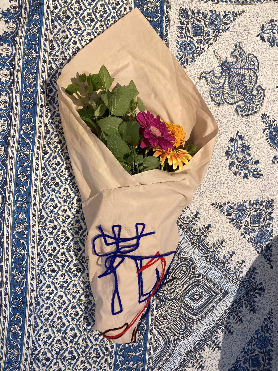 山下陽光 V Twitter さらにcarpe Diem その日の花を摘め 旗とモノホンの花 主にラベンダー とハーブ ミント レモンバーム セージ をバチコン一緒のお送りします そんでお値段円 花瓶t 花瓶 旗 花 ハーブ 送料込み 4点のみです お楽しみに