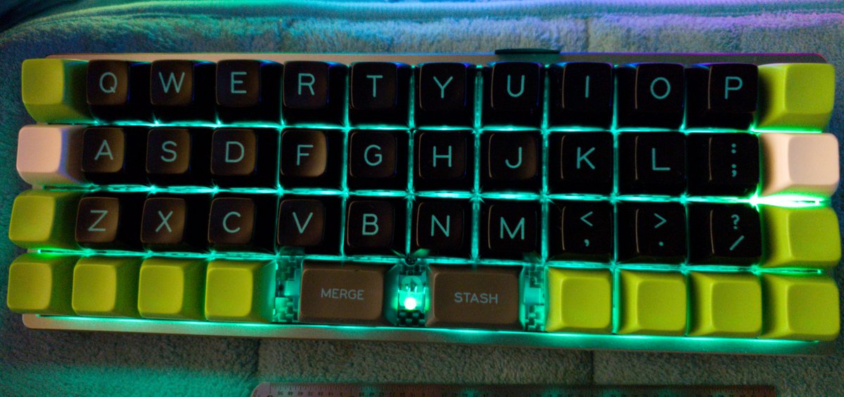 zybernau's tweet photo. 40 #ydpm40ble #40kings 
SA | HOLY PANDA| ALUCASE | BLUETOOTH https://t.co/CxSO2SO3GO