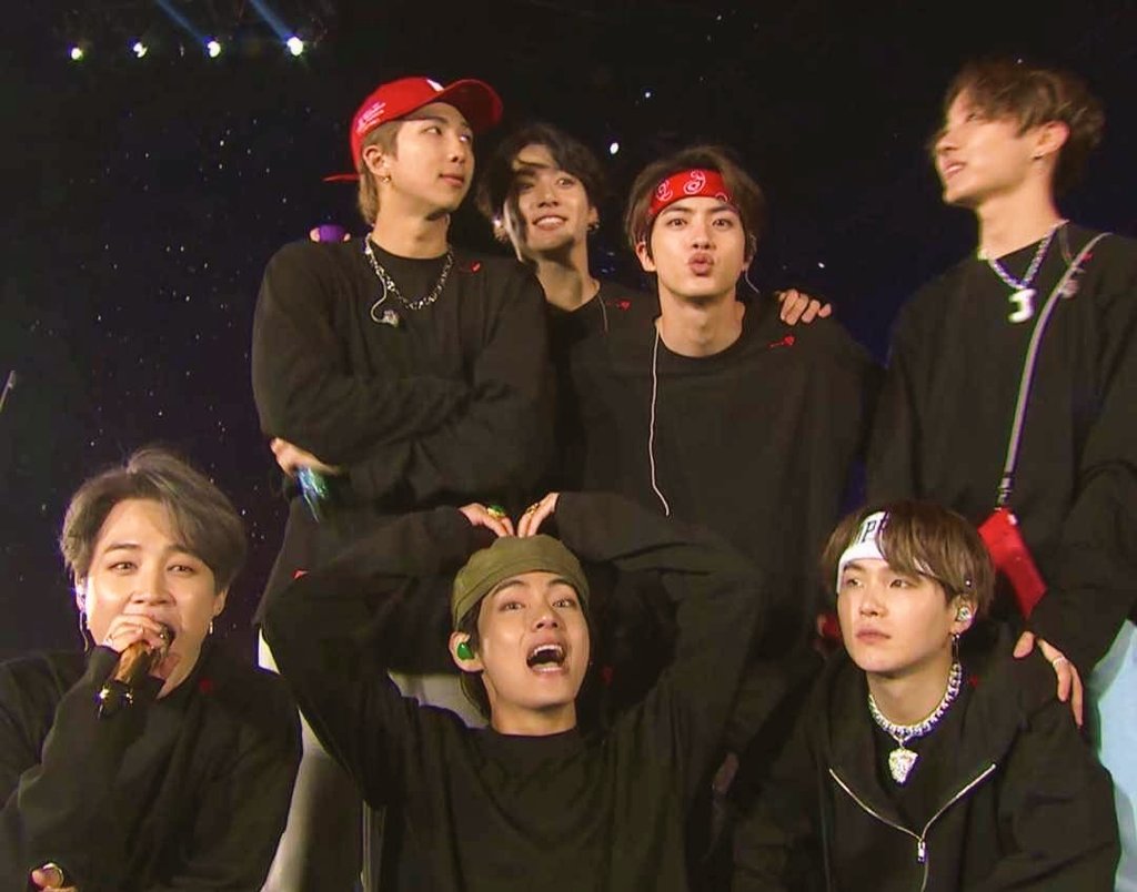 yeonkissez's tweet photo. I am voting @BTS_twt for #BBMAsTopSocial

<</3 https://t.co/KDJQHGayGs