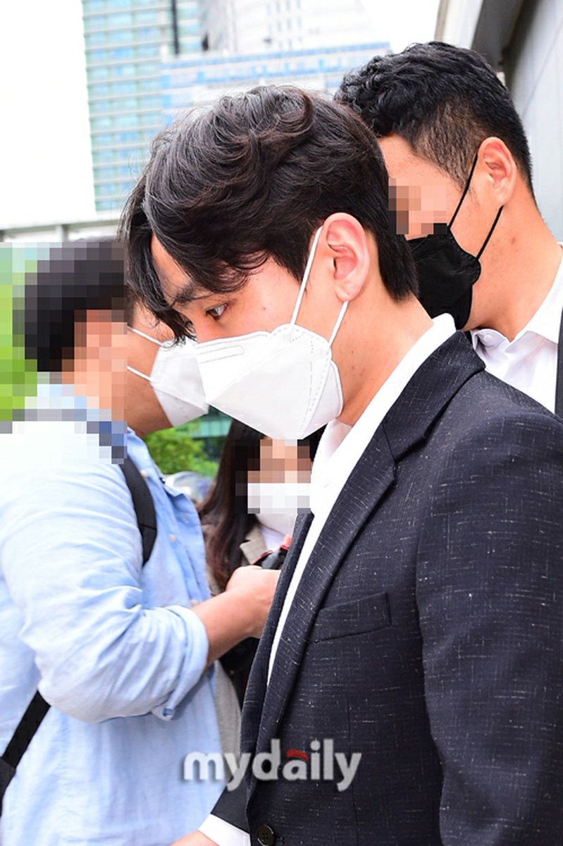 kor_celebrities's tweet photo. 大麻容疑のチョン・イルフン(BTOB) に懲役4年を求刑。20日、ソウル中央地裁。。

チョン・イルフン(BTOB)のまとめLIVE⇒ https://t.co/6eSCha1WPb

速報ランキング⇒ https://t.co/mc9qWCoA44 https://t.co/MAXuEExNKc