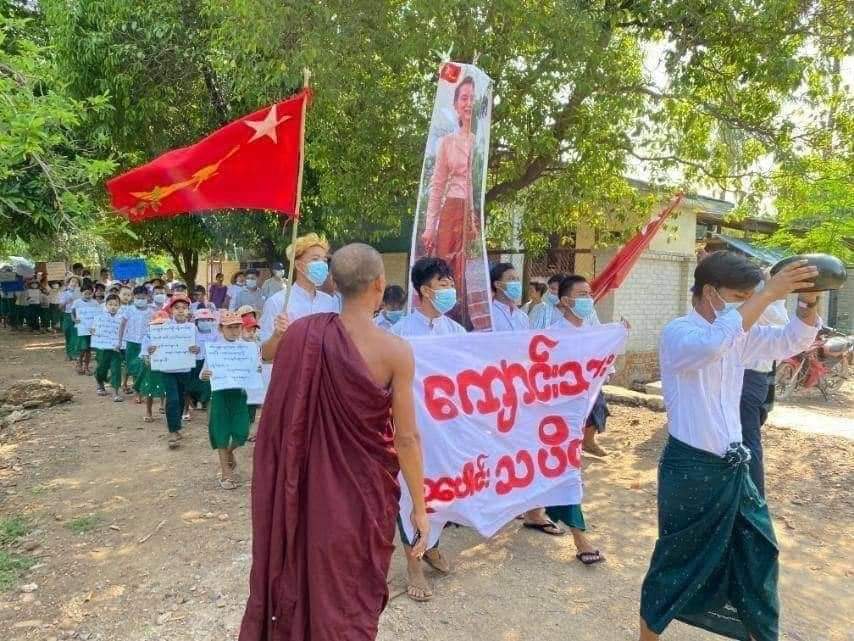 Byun_Sori6104's tweet photo. Anti Military Dictatorship Strike by the residents of PatheinGyi , Mandalay!!!

#May20Coup #WhatsHappeningInMyanmar https://t.co/qdzrO22AmH