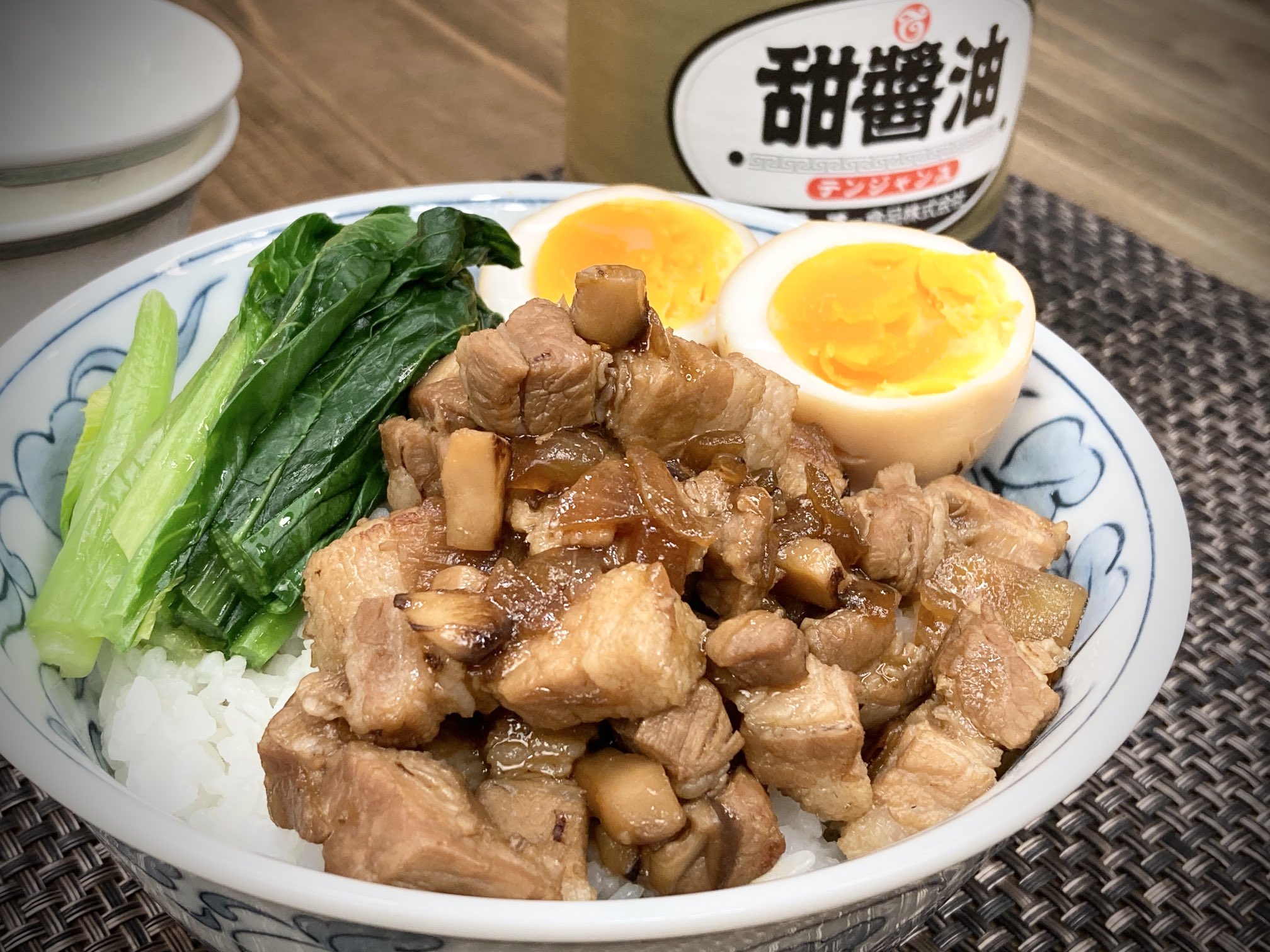 توییتر テーオー食品 در توییتر 回鍋肉や ジャージャー麺の肉味噌によく使うのが 甜麺醤 テンメンジャン で 雲白肉 ウンパイロー や魯肉飯 ルーローハン に使われるのが 甜醤油 テンジャンユ です 甜醤油は 甘く八角などの香辛料が効いた中国の醤油だれです