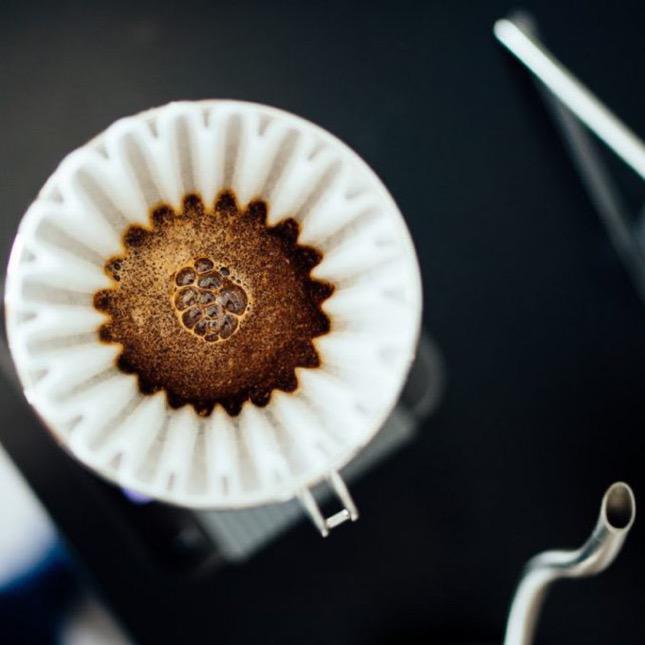 Today_coffee1's tweet photo. #قهوة_اليوم :

١/

مرحلة الـ blooming مهمة ليه؟

لازم القهوة تاخذ وقتها بالبداية 30-45 ثانية و يطلع ثاني اكسيد الكربون✔️
يعني اذا كان الـ blooming ممتاز ⬅️ مرور و احتكاك للماء مع جميع البن ⬅️ أستخلاص مركز و ممتاز👌

من @aqht_coffee

#قهوة_اليوم https://t.co/gnqfT4B2lG