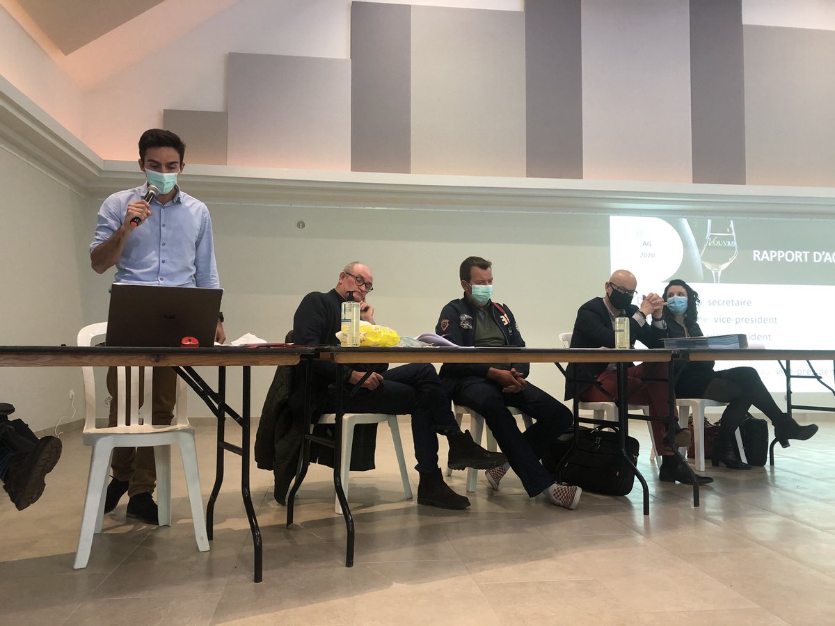 VouvrayGautier's tweet photo. Ambiance studieuse hier soir loin des terrasses bondées avec respect des consignes sanitaires :AG ODG #vouvray avec la participation de l’interprofession #interloire et #fav37
#vinvaldeloire #touraine #terroir https://t.co/uh4WK42Dhv