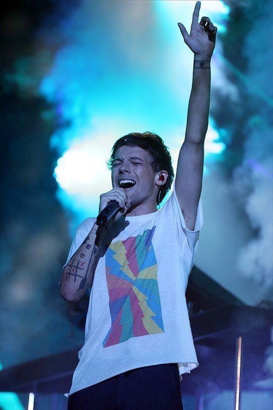 para_cuarta's tweet photo. cincuenta
I vote #Louies for #BestFanArmy at the #iHeartAwards https://t.co/yGQNCzduTy