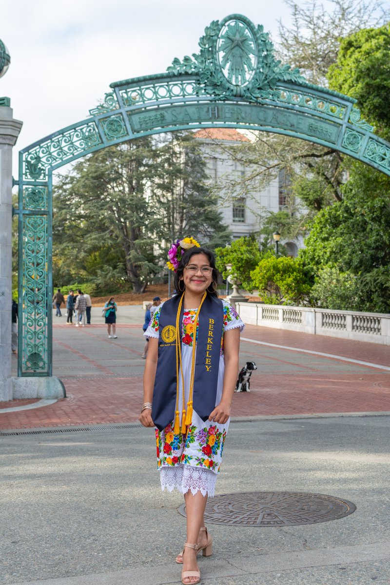 JoyceHuchin's tweet photo. Showing off my Indigenous pride this graduation

✅1st Generation College Grad
✅Low Income Student
✅Near-perfect GPA
✅Double major
✅ASUC Student Advocate
✅New job doing what I love

All the #1 Public University #CalGrad https://t.co/GhMrO4IJVq