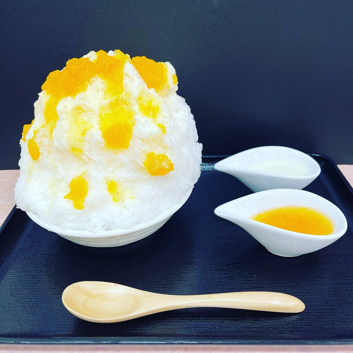 fuwayatsu's tweet photo. 生オレンジMIXのかき氷
甘くて、美味しいから
ペロっと食べれてしまう!
驚きの美味しさ!!😍😍
#ふわ八 #かき氷 #かき氷屋さん #ふわふわ #新鮮 #新作 #フワフワかき氷 #ふわふわかき氷 #埼玉県 #富士見市 #西みずほ台 #オレンジ https://t.co/1HOhL2EM3d