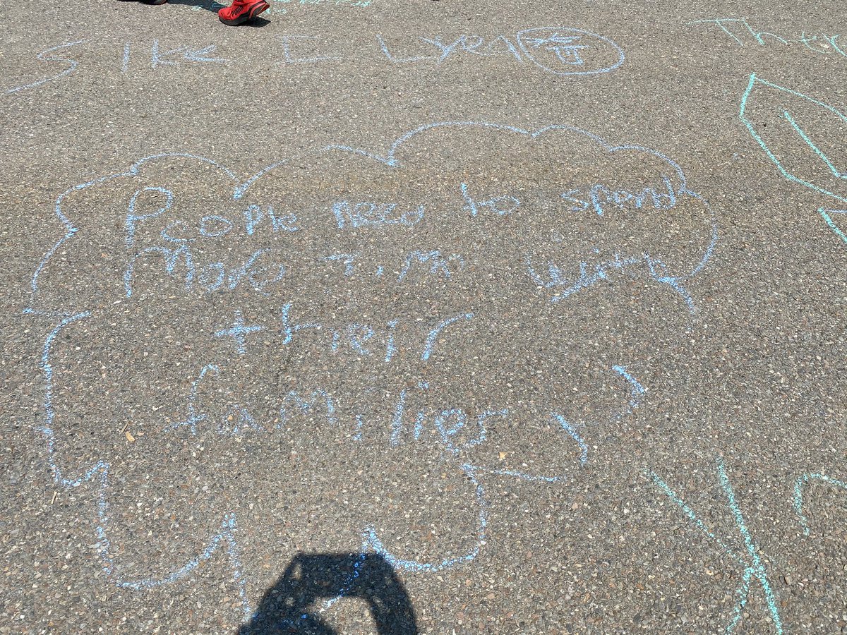 MrsClassGrade5's tweet photo. Debates about these topics were so engaging too! #lpshawks #relevantresearch https://t.co/mwxDriJXjN